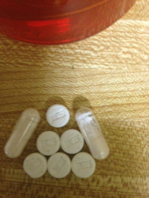 thizz-or-die:  : White G’s and molly :)   thanks for the submission! :D 
