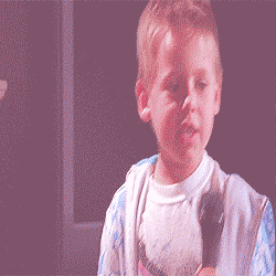 todofandeonetreehill:  “ Aqui vai um aviso para os manos, que tentam fazer o que as minas pedem, levam um fora por ficarem muito animados.Faça de tudo para fazer ciúme nelas. Isso aí espertinho, vá para festa, as meninas estão de saia curta,