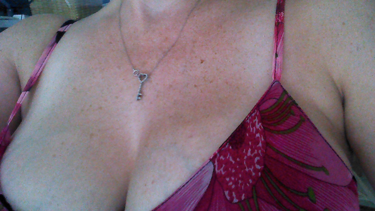 rebeccaammon:  More freckles!  Lovely tits.