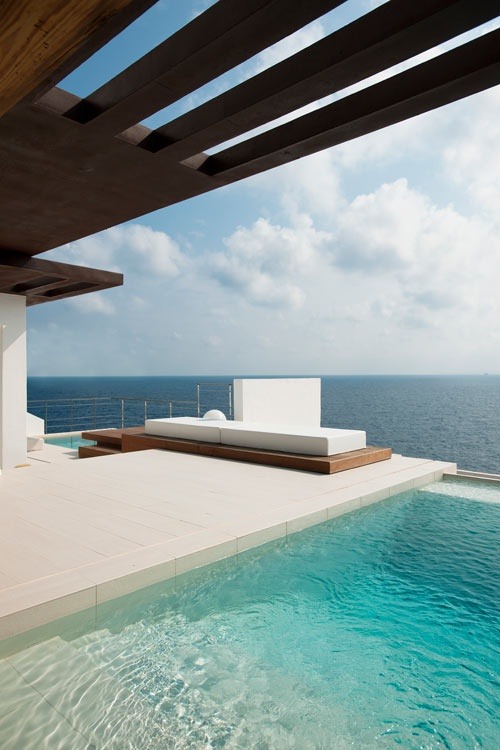 ilbestandingrightnexttoyou:    Follow this blog to gain 300+     