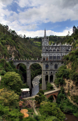 dutch-wilson:  Las Lajas Sanctuary,  Ipiales, Colombia  http://www.ipitimes.com/ll.htm