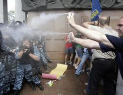 fuckyeahdementia:  In Soviet Russia the protesters pepper-spray the police (ukraine actually) 
