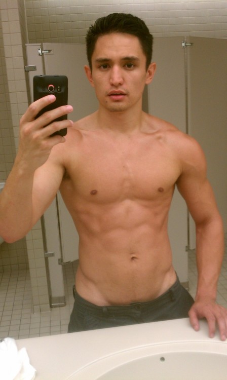 tarzanbboy:  Working on getting that sexy back 