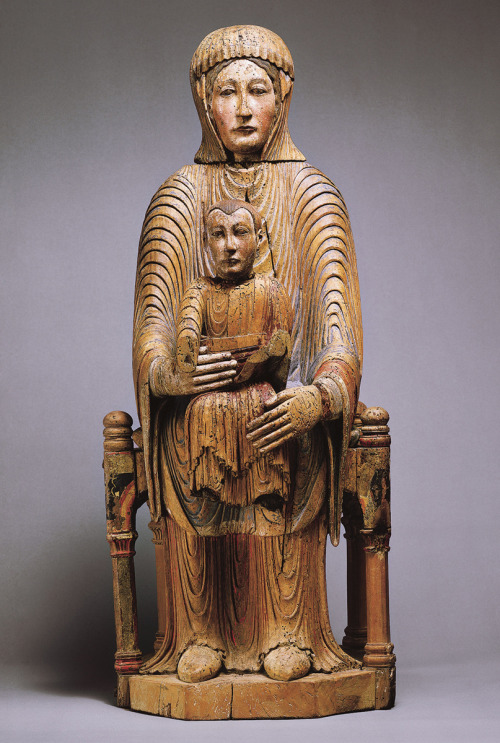 gallarusarts:Romanesque Wood Madonna and Child in the Metropolitan Museum, New York 