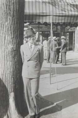 deviatesinc:  deviatesinc: Donald Angus, near the Lafayette Theatre, Harlem, 1932 photo by Carl Van Vechten  Cab Calloway’s playing, let’s go! 