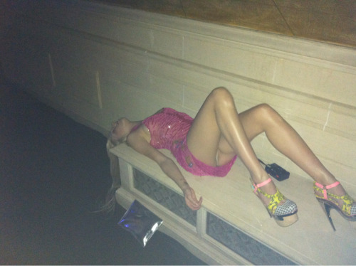 smuttyaliienstories:the7thblogger:Rapedoll: AfterpartyFellas, if you see a girl passed out like this