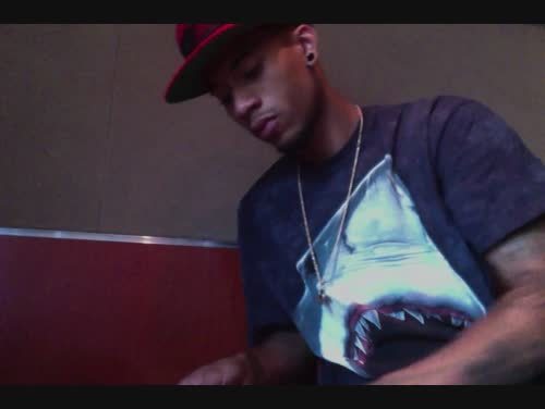 babyshesummatimefine:  ainnowifey:  My typa man.   Those lips doe!!! Oh my
