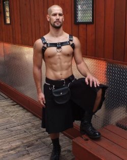 justin2leather:  I wish i was this lad’s