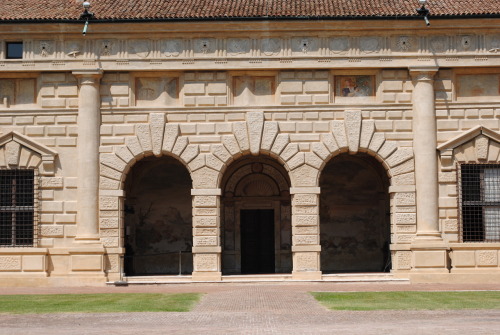 Palazzo Te, Mantua, detail of the courtyard with the Loggia delle Muse, project by Giulio Romano.