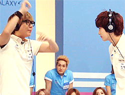 mir and jinyoung playing some sort of charade game