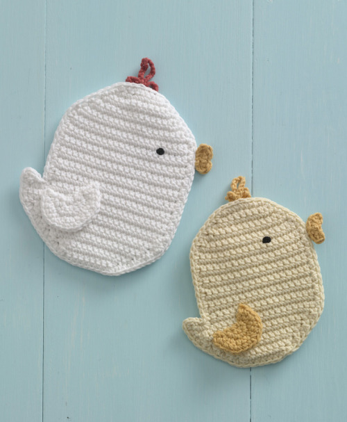 Momma Chickadee Potholder This is so cute and even though kitschy isn’t my thing I’m goi