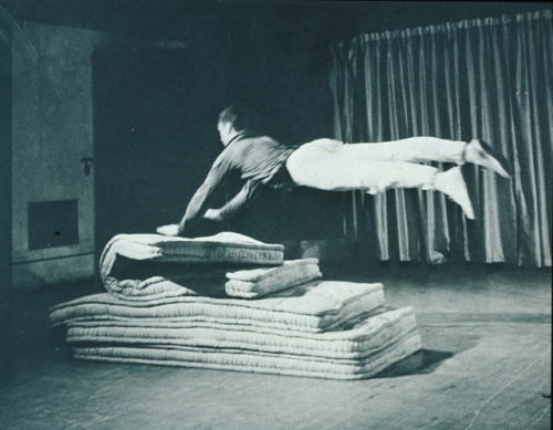 grupaok:  Yvonne Rainer, Fling (from Some Parts of Some Sextets), 1965 