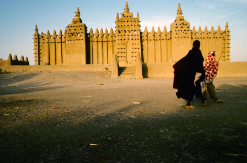 aminanomad:Built in 1906, on the site of a former mosque dating to 1280, the mosque in Djenne is the