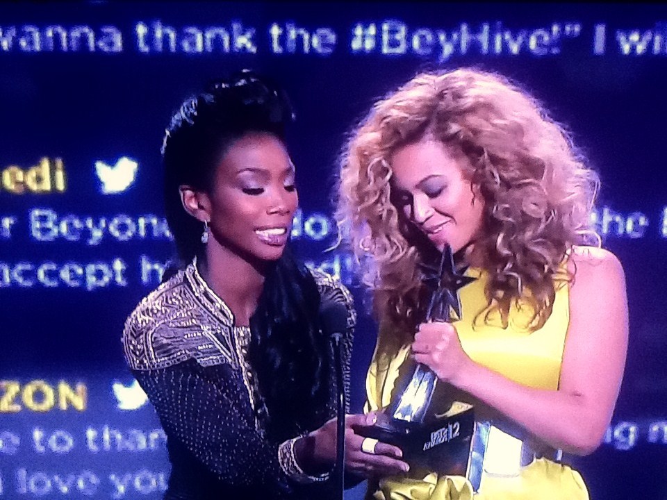 beyoncelovr:  Let it go Brandy, let it go… 