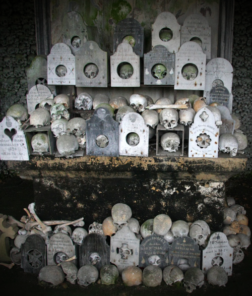 squelettedelicieux: Saint Hilaire Ossuary - Marville (France)
