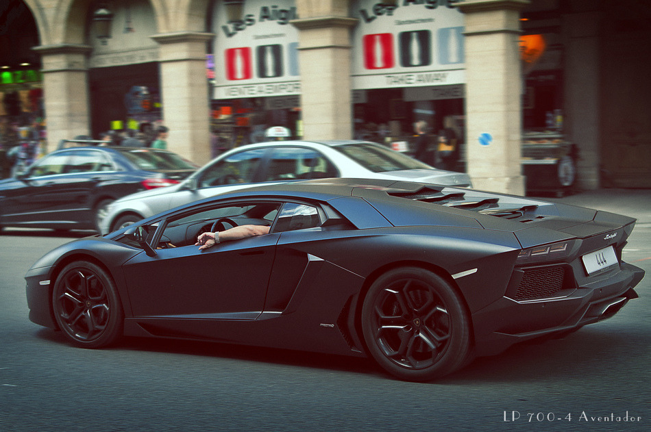 fuckyeahbestcars:  crash—test:  Dark knight (by cyferus)