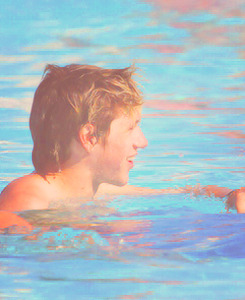 rocknialls-blog:  da pimp is in spain. 