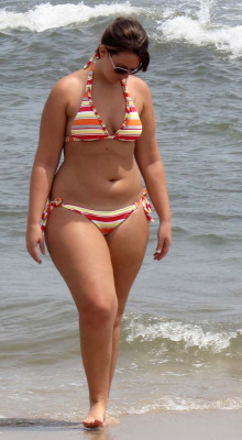 Dgcon44:  Ilovebigbuttsluts:  Killerkurves:  Voluptuous Beach Body In Serbia. [Follow For