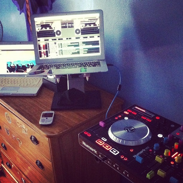 Session in full effect. Broadcasting live on Mixlr.com/DiscoFiesta. #dj #numark #ns6