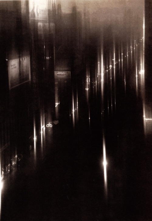 zitterberg:Edward Steichen, Drizzle on Fortieth Street, New York, 1925(Source: inspirational-imagery