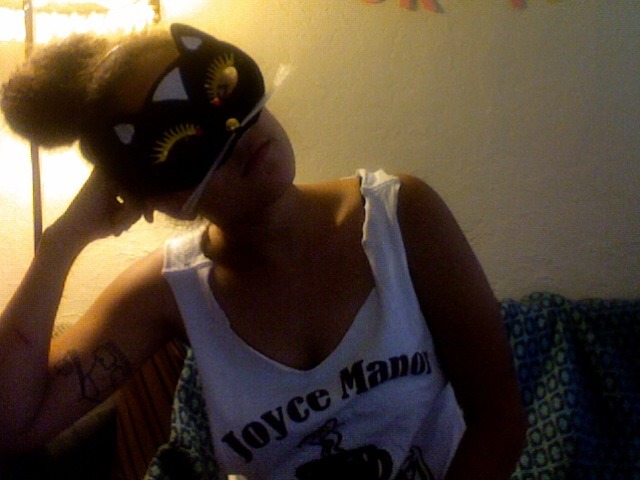 lindseyike:  also busting out my cat mask  &lt;3__&lt;3 