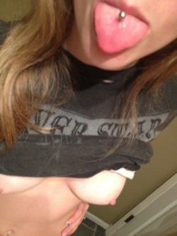 wannabenudist:  Just wanted to show my tongue ring off 