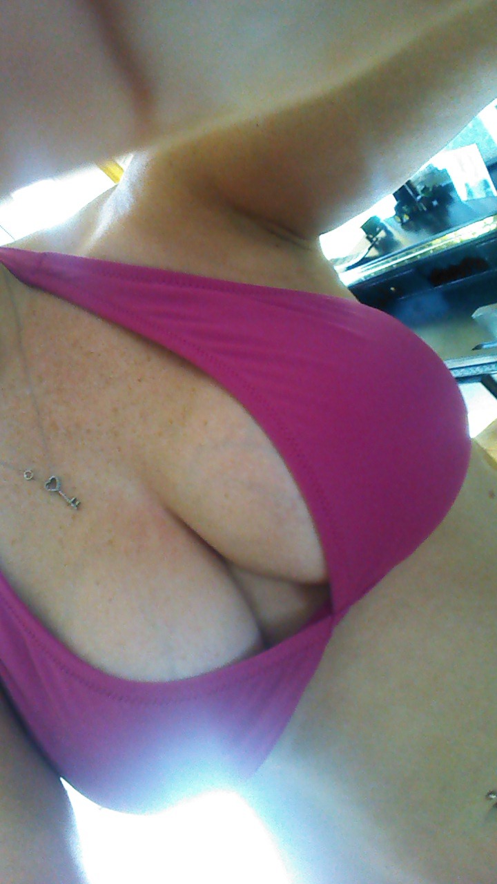 rebeccaammon:  Pool time!