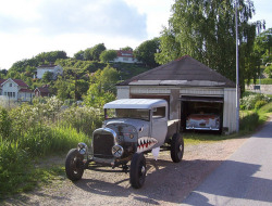 sic56:  hot rod garage by madmike-64 on Flickr.