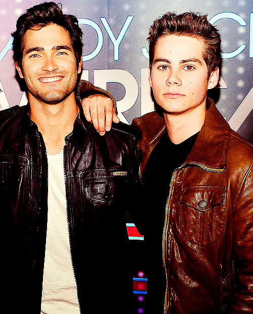 godlaughsatmyplans:  #boyfriends in leather jackets 