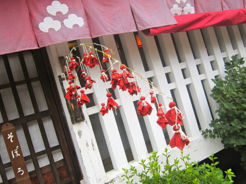 These are supposed to help prevent rain. They were hung up outside EVERY shop&hellip;. &hell