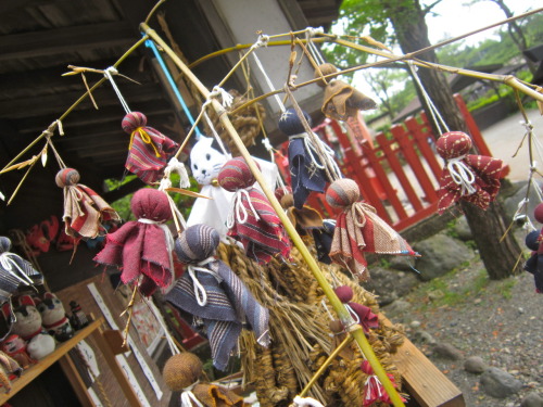 These are supposed to help prevent rain. They were hung up outside EVERY shop&hellip;. &hell