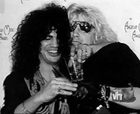 deadoraliveforthem:  Duff McKagan & Slash adult photos