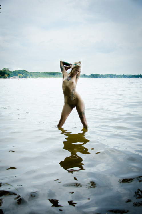 silviarubi:  pee in water gabrielsergent: adult photos