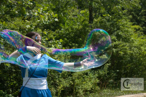 jerrymojo2:  thefreckledl:  beautifulbyebye:  WaterbendingAvatar the Last AirbenderLuna as KataraBubbles by DrillHocking Hills State Park So remember this post about bubblebending? We finally got to do the shoot!  OH AMN THIS IS GREAT  OK WOW THIS IS