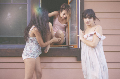 sassy-victoria:fairymihst:florahlea:evanescen-t:they look so pretty and innocentq’d x♡bubblegum♡i’m 