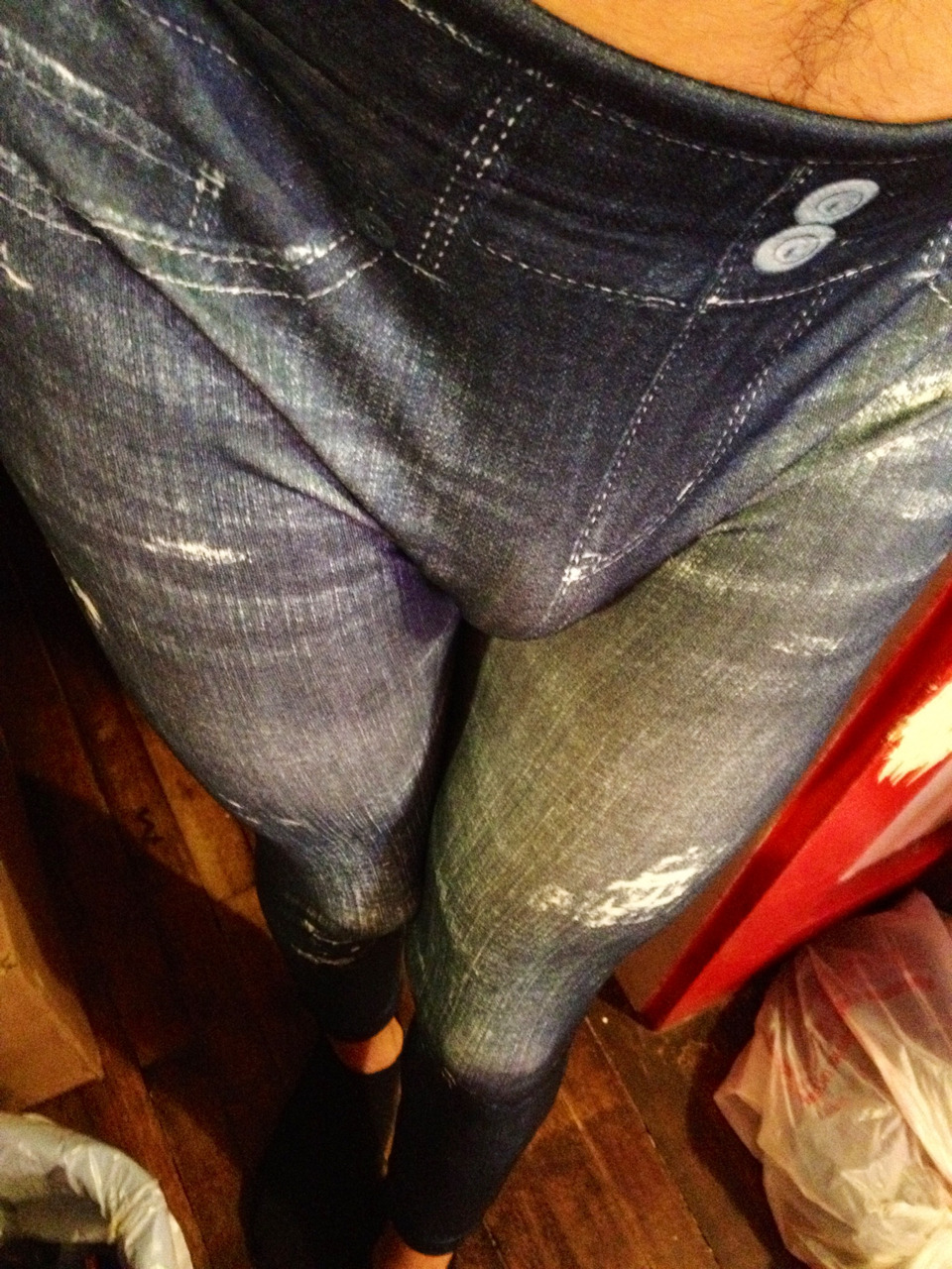 fortheloveoftraps:  Front side of the jeggings.