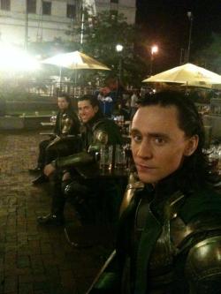ihearthiddles-deactivated201309:  Tom Hiddleston with his body doubles in the background, for the multiplication scene in The Avengers. Taken from Alex Kip’s (one of the body doubles) website. 