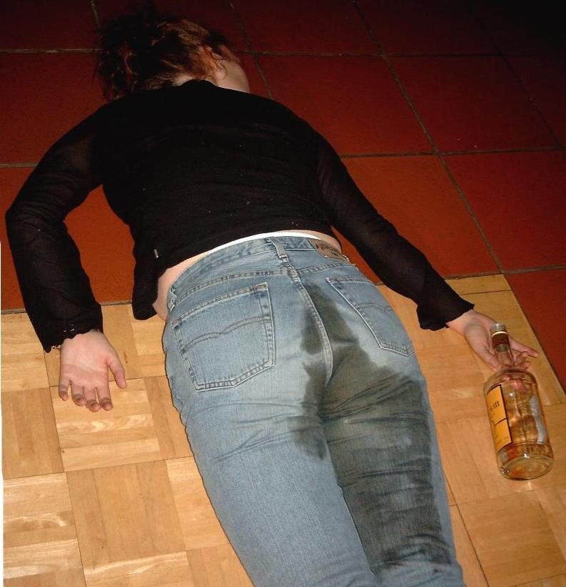 windelgirl14:Alkohol trinken und keine Windel an! Das geht wie man sieht in die Hose!