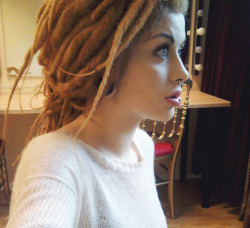 cjluvzya:  white girls with dreads … omfg..