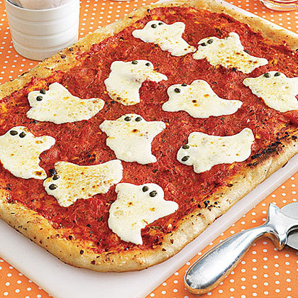 pussybow:theheftyhideaway::Ghostly Pizza via(myrecipes)Oh yes. And ofcourse some ghost pizza. DUH.…A