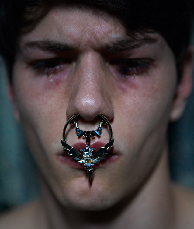 fuckbucks:  les-nyc:  Dust Magazine   i want thiss , to bad it cost like 200+ 