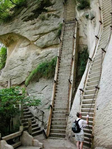 lolazo-net:  Monte Hua, o Hua Shan, en China. Más imágenes: Aquí, Aquí, Aquí y