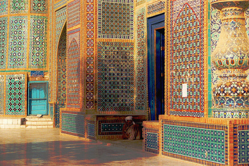 Shrine of Hazrat Ali, Mazar e Sharif by mission75 on Flickr.