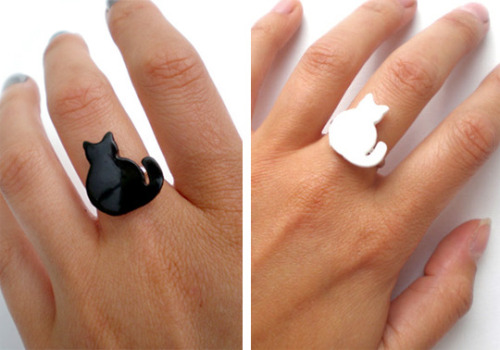 wayayaya: (via Cute Kitty Button Rings | moderncat :: cat products, cat toys, cat furnitur