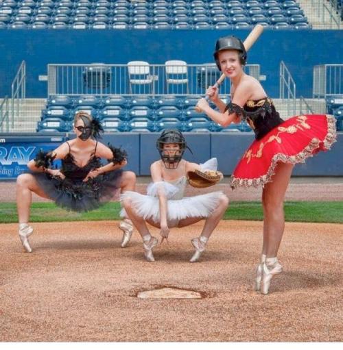 submissiveballerinas:  Not exactly submissive, but a crazy pic of ballerinas!