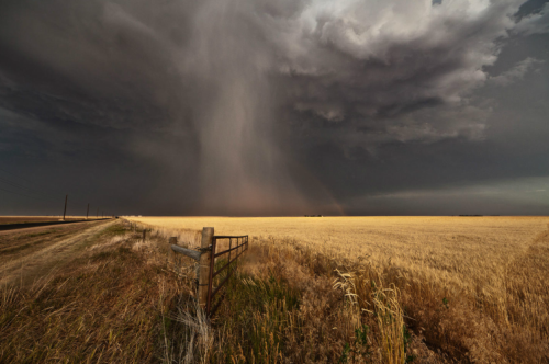 aspirethesenses: The Big Cloud Series (by: Camille Seaman) “In my continuation of exploring su