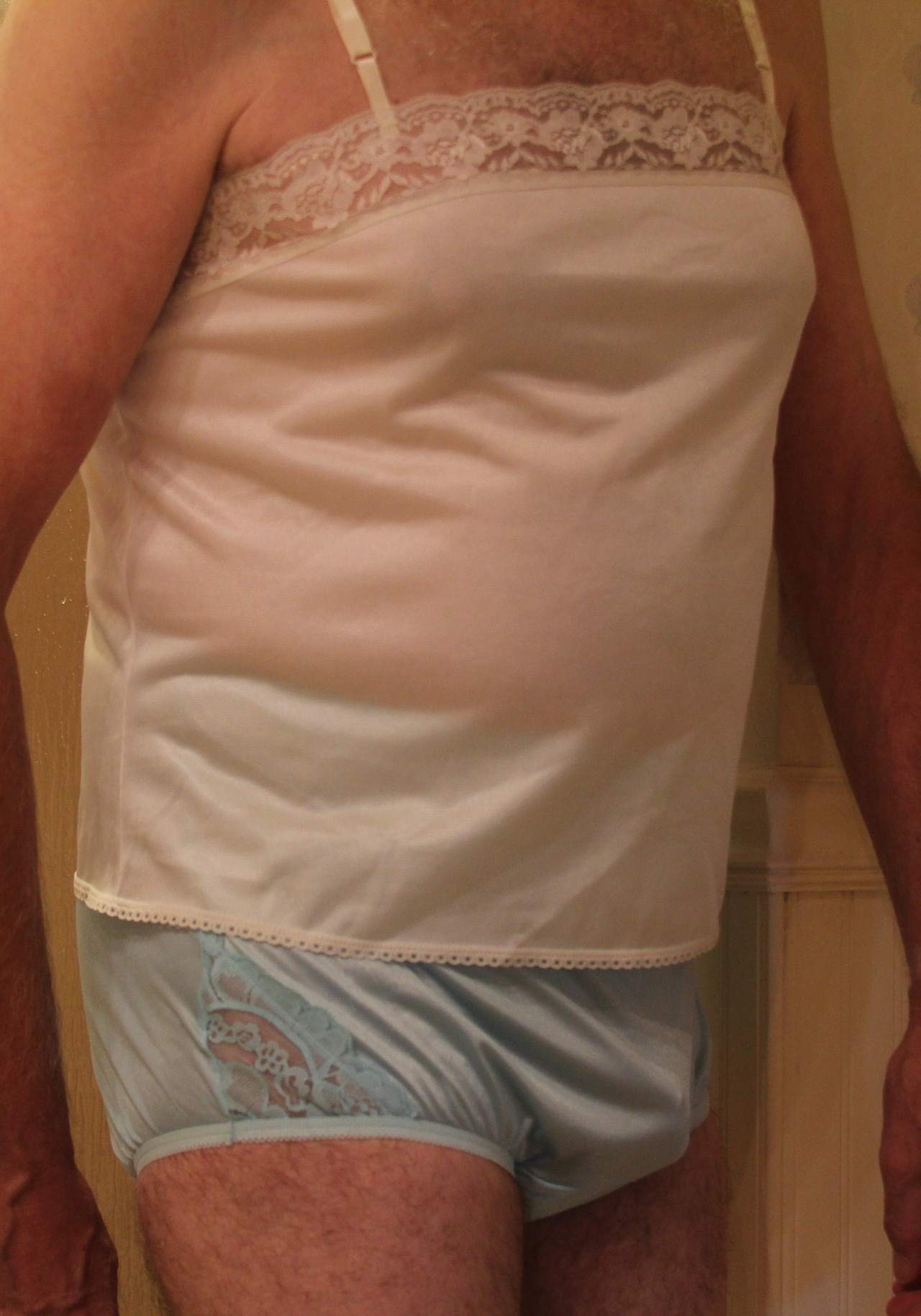 partimeguy:  anotherratsass: What I’m wearing to work today….. teal blue full