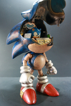 it8bit:  Mecha Sonic Created by Kody Koala (via:vyntic)