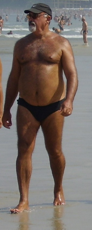 einheri:  greekbear77:  speedochubby  More hot daddies on http://einheri.tumblr.com