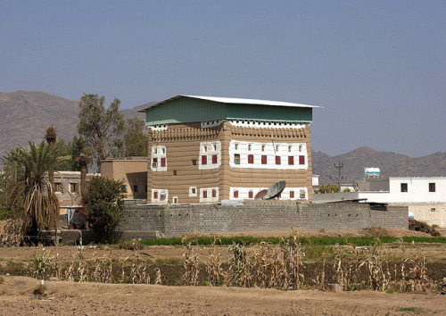 Najran house: ancient and modern mix - Saudi Arabia by Eric Lafforgue on Flickr.